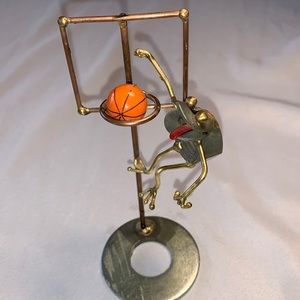 Basketball frog sculpture